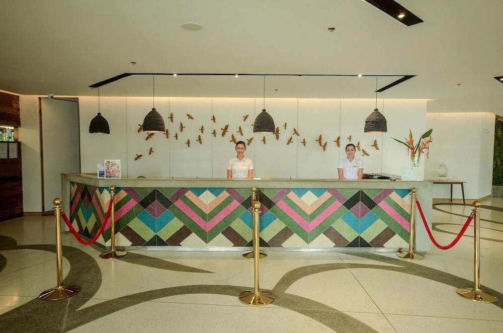 เว้ โฮเต็ล แอนด์ รีสอร์ต ปวยร์โต ปรินเซซา แมเนจ บาย เอชไอไอ Hotel Puerto Princesa ภายนอก รูปภาพ
