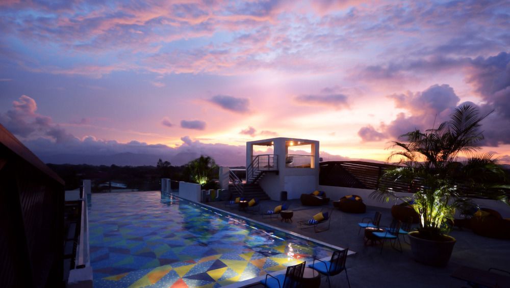 เว้ โฮเต็ล แอนด์ รีสอร์ต ปวยร์โต ปรินเซซา แมเนจ บาย เอชไอไอ Hotel Puerto Princesa ภายนอก รูปภาพ